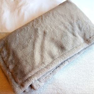 Max Studio faux fur throw blanket